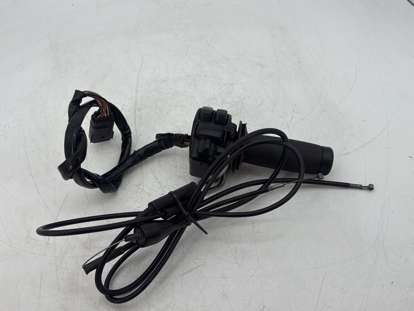 2007 Harley Touring FLHTCU Electra Glide Ultra OEM Right Engine Start Kill Switches Controls