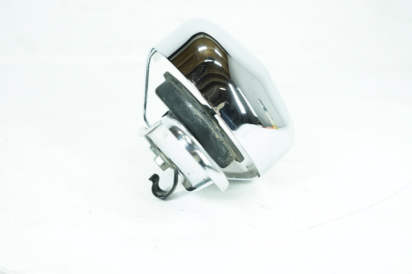 2008 Harley Dyna FXDF Fat Bob OEM Horn Signal Klaxon Chrome Cover
