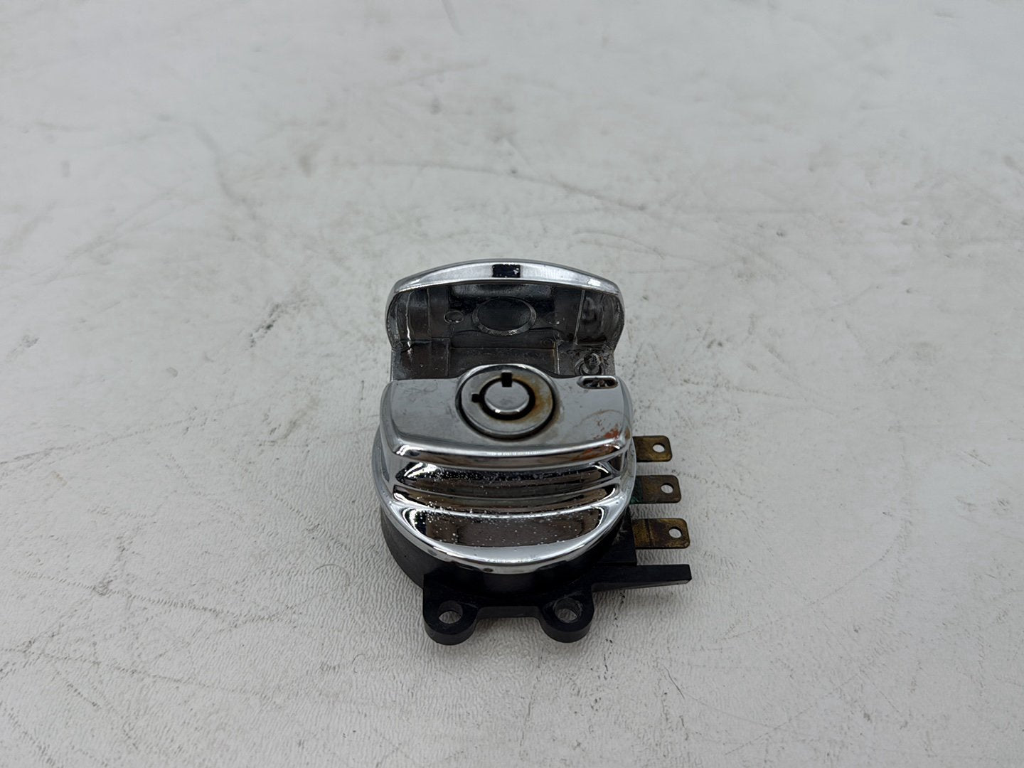 1999 - 2006 Harley-Davidson Touring Road King Police Ignition Switch Cylinder Barrel Lockset NOKey 71313-96A