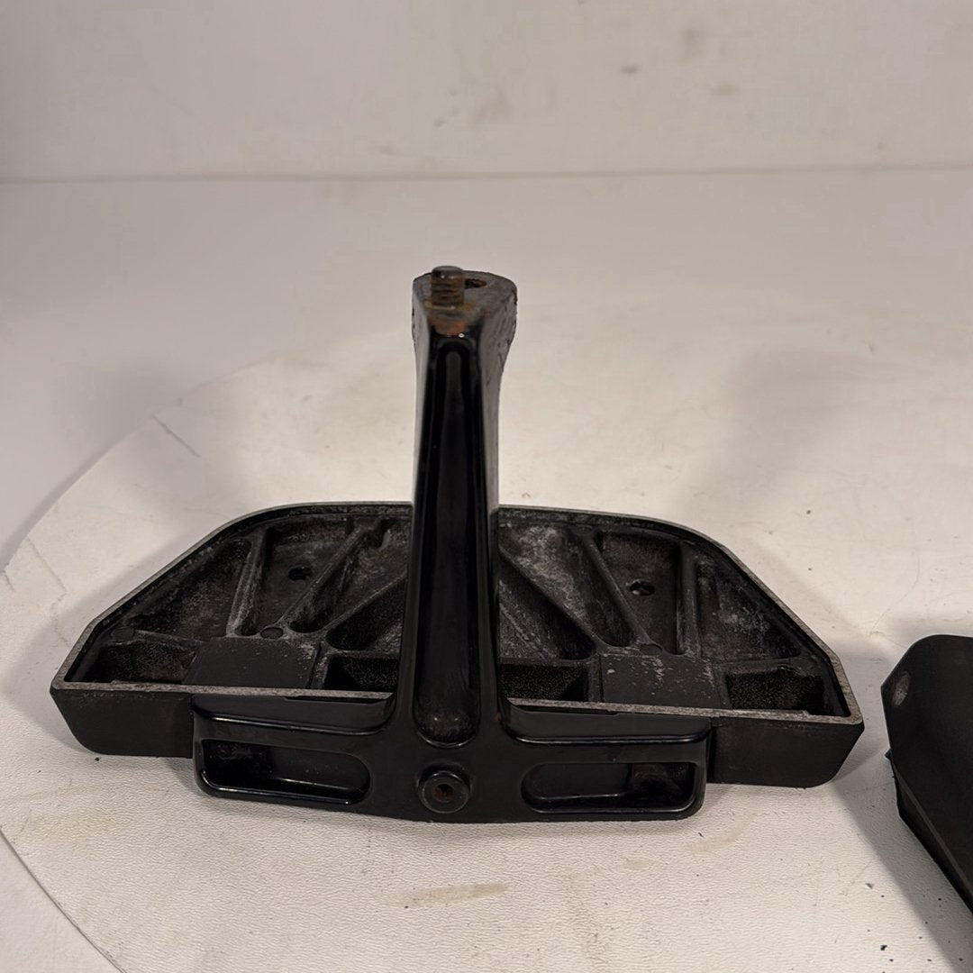 1999 - 2006 Harley-Davidson Touring Electra Glide Ultra Left & Right Passenger Floorboard Foot Rest 52719-93B
