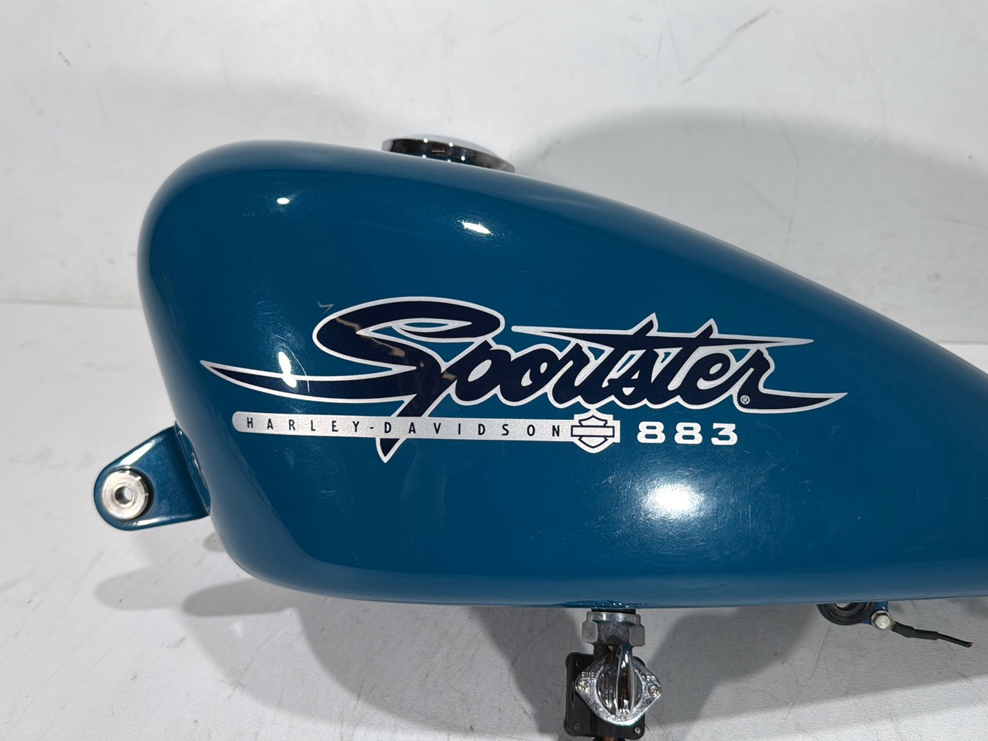 2001 Harley Sportster 883 Hugger XLH883 OEM Fuel Gas Tank Gasoline Reservoir CARB