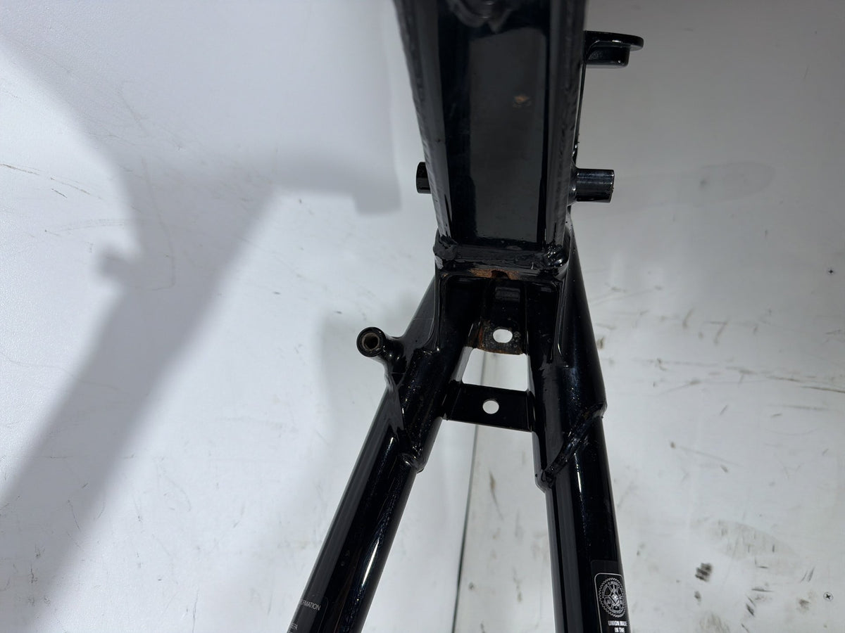 2009 Harley Street Glide Touring FLHX OEM Body Main Frame Chassis SLVG