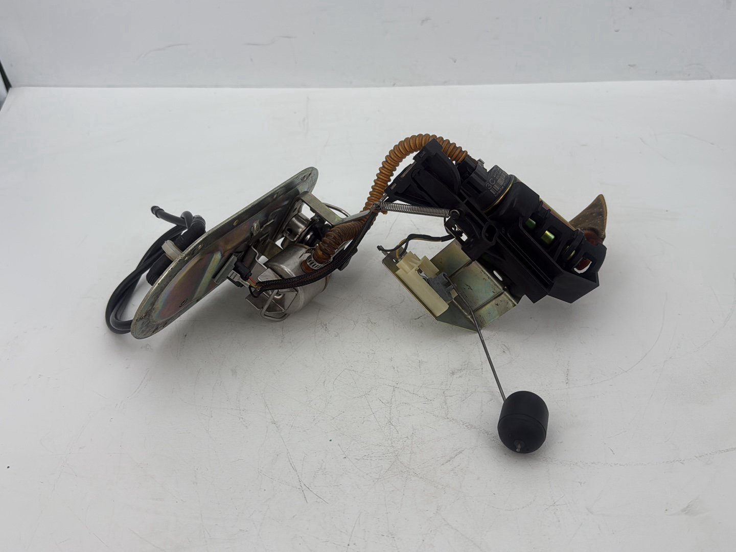2005 Harley Touring FLHRCI Road King Classic OEM Fuel Pump Gas Gasoline Petrol Sending