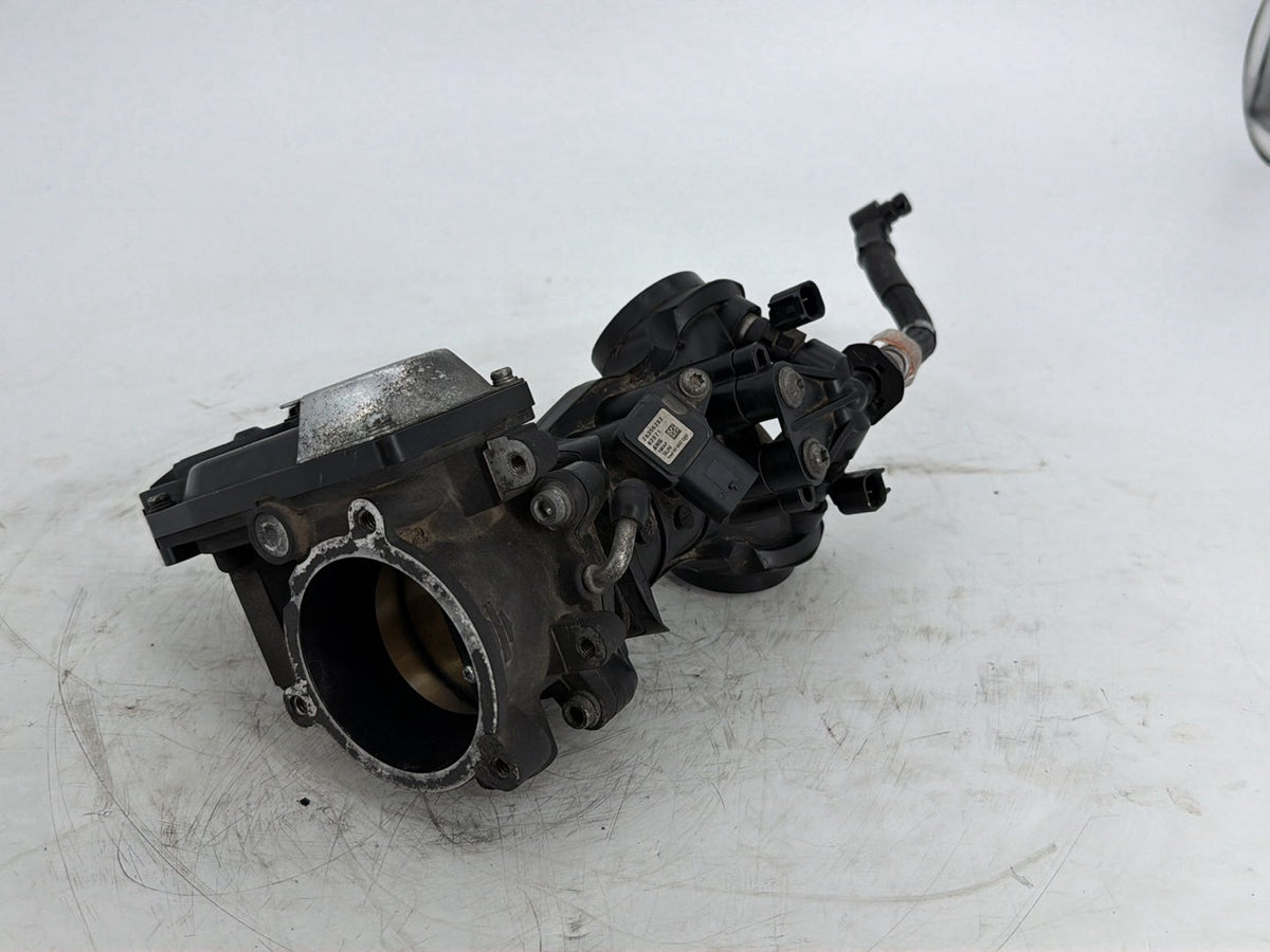 2019 Harley Touring FLHT Electra Glide OEM Engine Intake Manifold Throttle Body