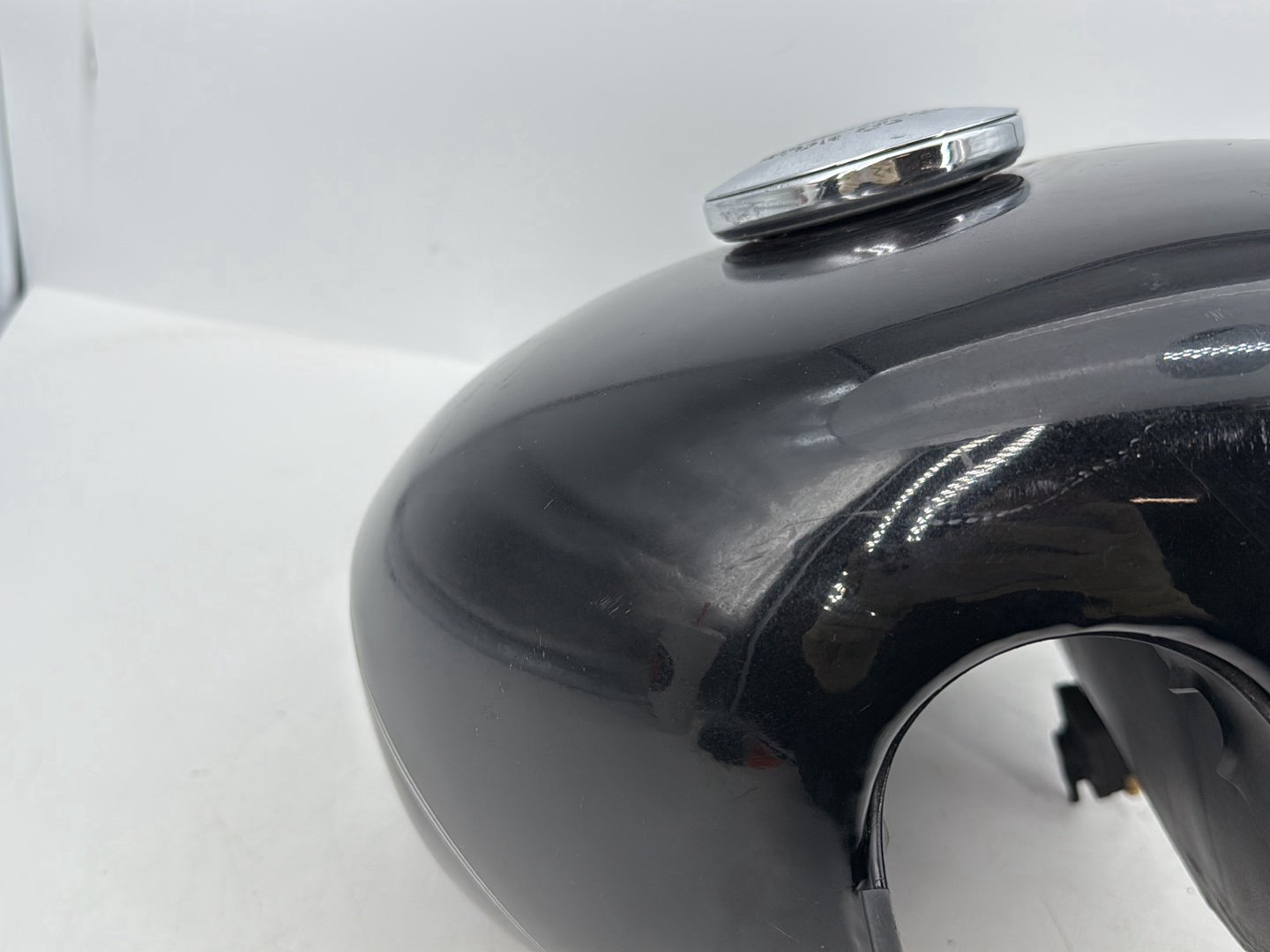 2004 - 2013 Harley-Davidson Sportster 883 Custom Fuel Gas Tank Gasoline Reservoir 62213-04