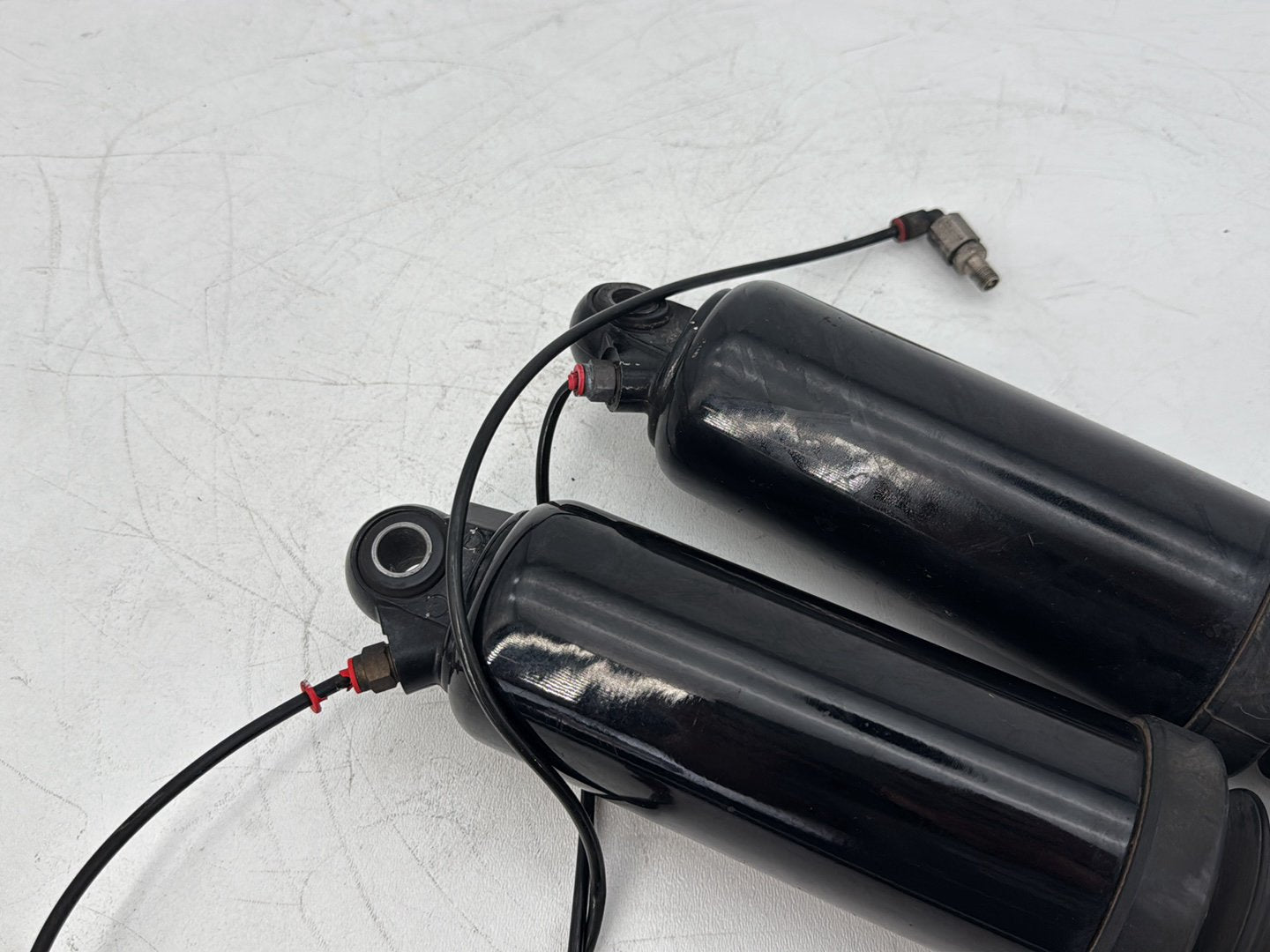 1999 - 2006 Harley-Davidson Touring Electra Glide Classic Rear Left Right Shock Absorbers 54565-97A