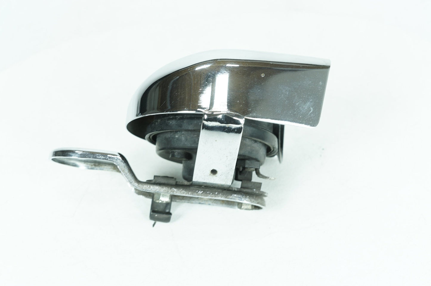 1999 - 2006 Harley-Davidson Softail Heritage Classic Horn Signal Klaxon Chrome Cover 69012-93A
