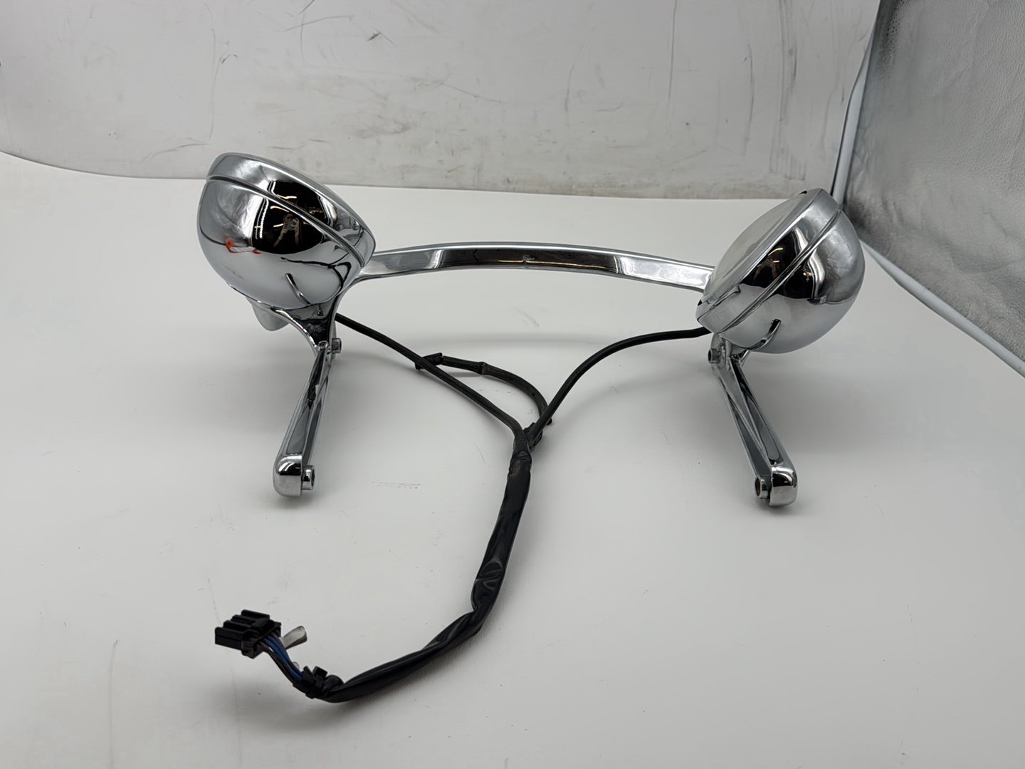 2008 Harley Softail Deluxe FLSTN OEM Front Turn Signal Indicators Aux Light Bar