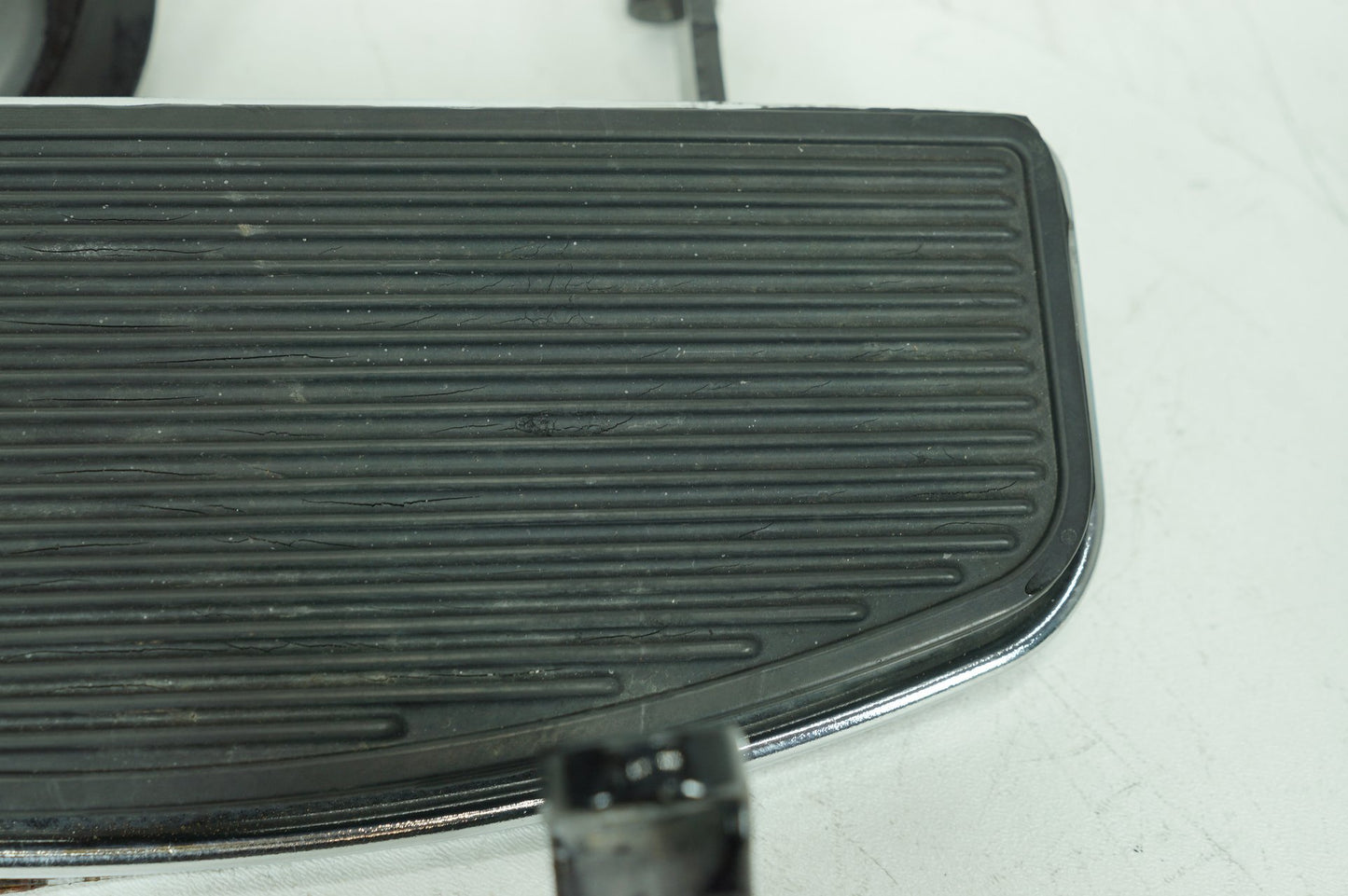 2007 - 2013 Harley-Davidson Touring Electra Glide Ultra Left Right Driver & Pass Floorboard Foot Rest 50614-06