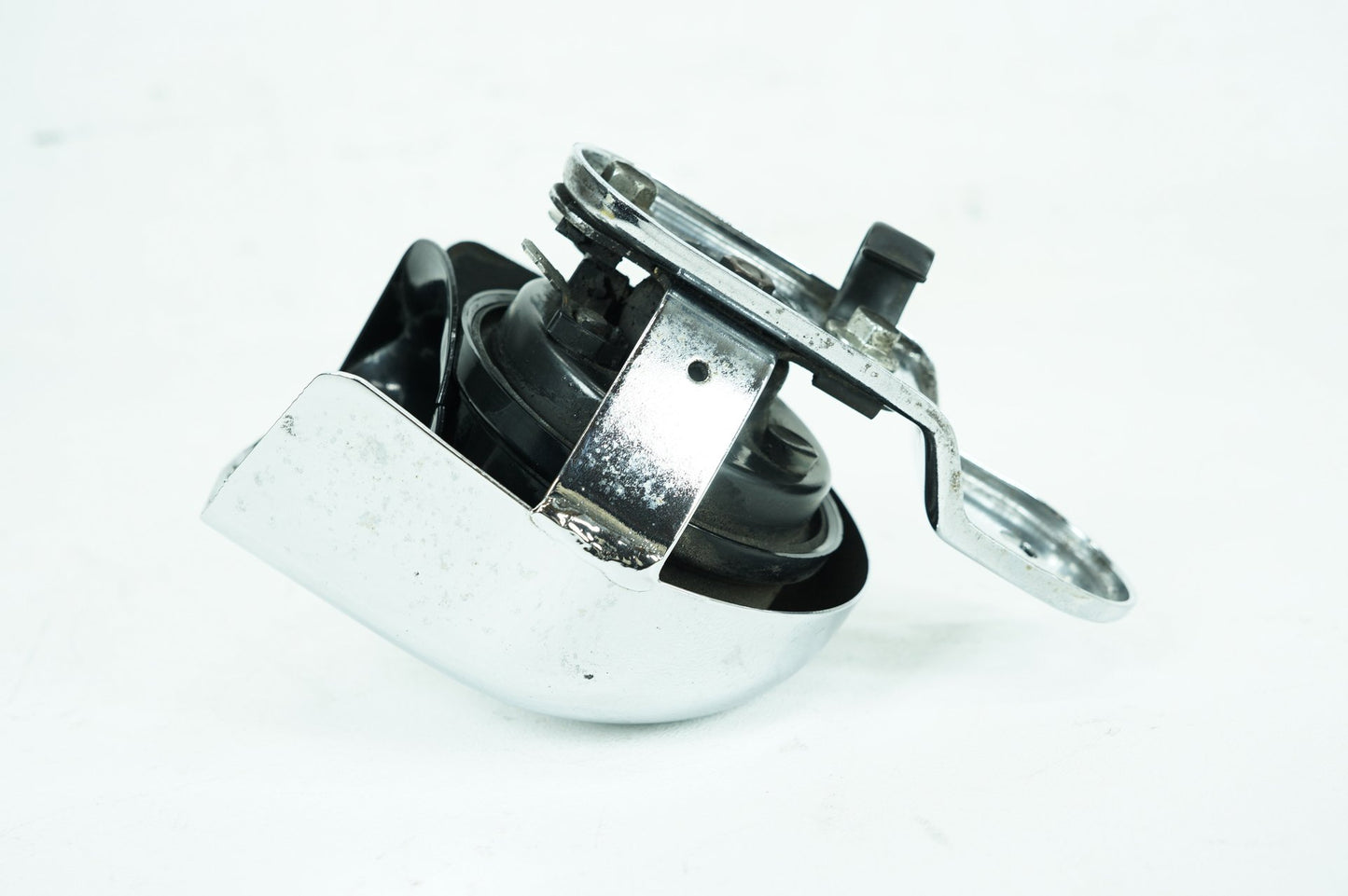 1999 - 2006 Harley-Davidson Softail Heritage Classic Horn Signal Klaxon Chrome Cover 69012-93A