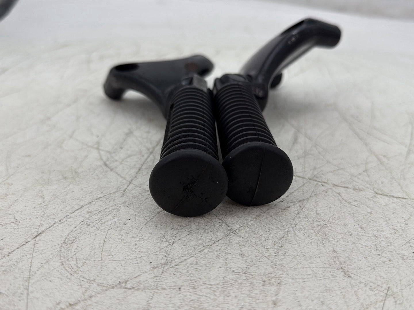 2004 Harley Sportster XL883C 883 Custom OEM Passenger Left & Right Foot Pegs