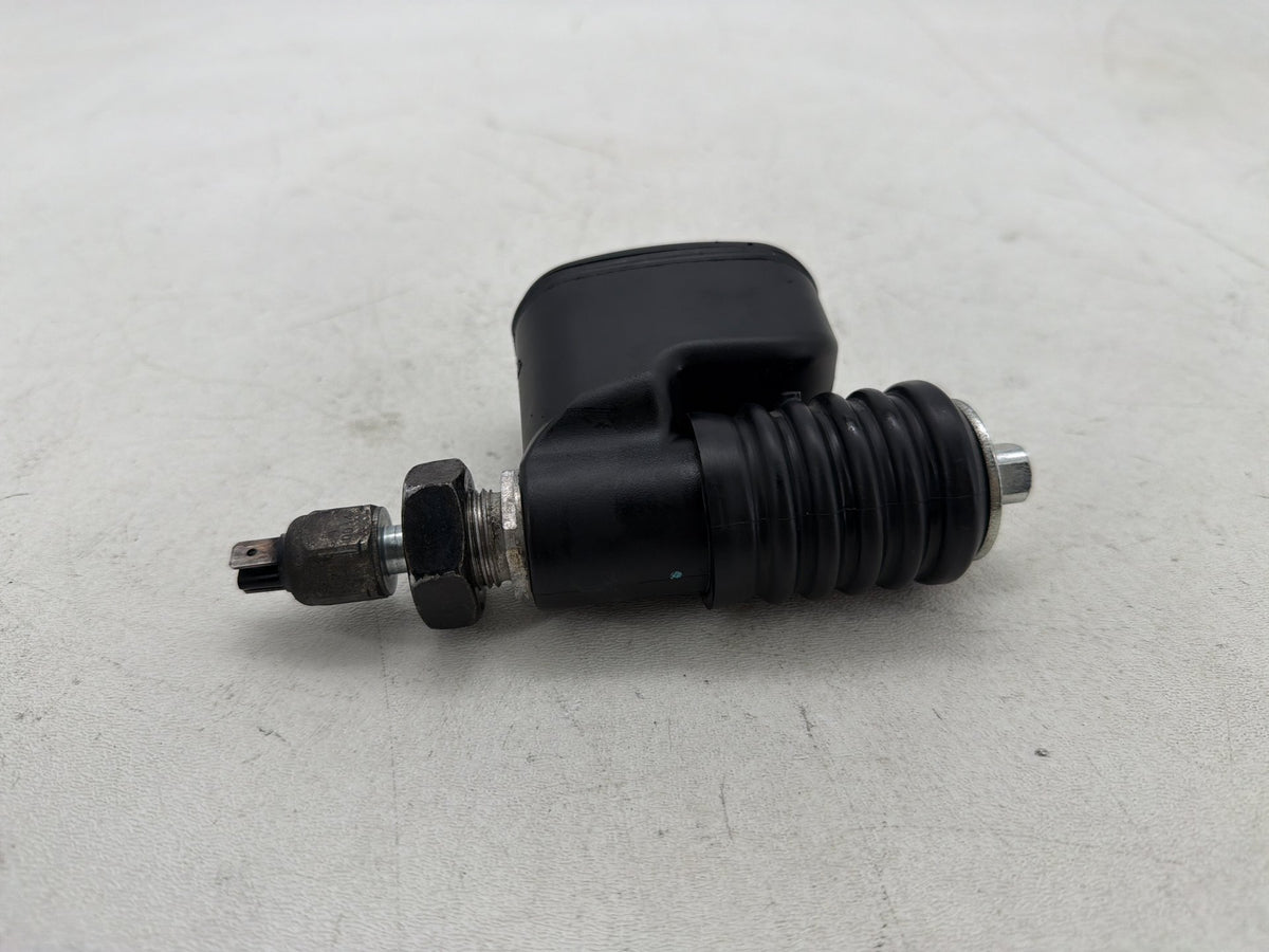 2016 Harley Dyna Fat Bob FXDF 103 OEM Rear Brake Master Cylinder Reservoir ABS