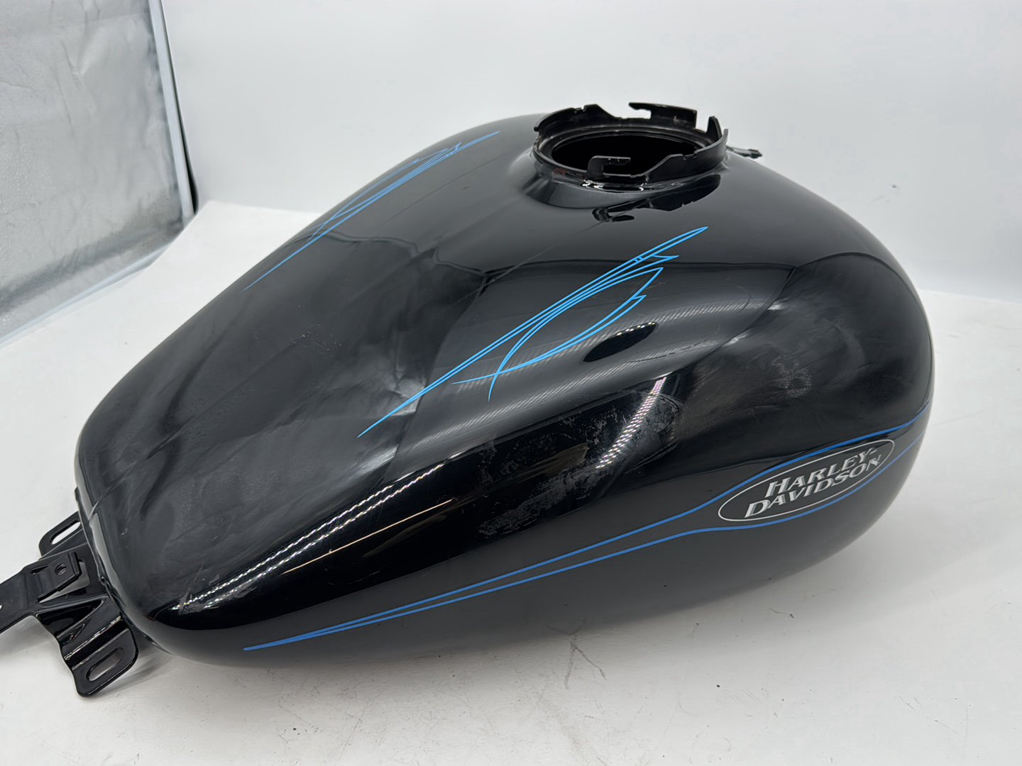 2007 - 2012 Harley-Davidson Touring Road Glide Fuel Gas Tank Gasoline Reservoir 	61356-08