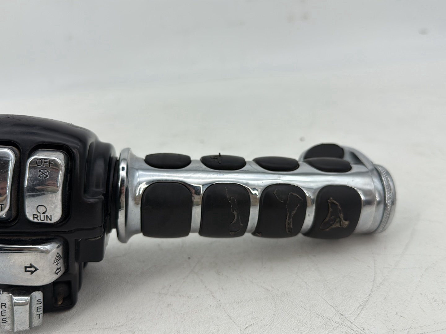 2007 - 2012 Harley-Davidson Touring Electra Glide Ultra Right Engine Start Kill Switches Controls 	71684-06