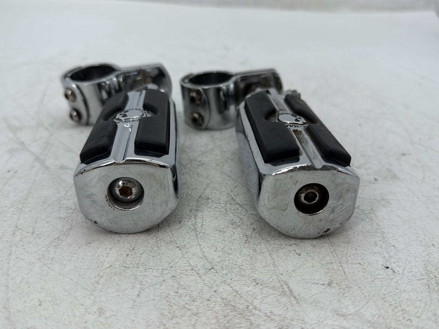 2018 Harley Electra Glide Touring Ultra Front Right Left Highway Foot Pegs SKULL