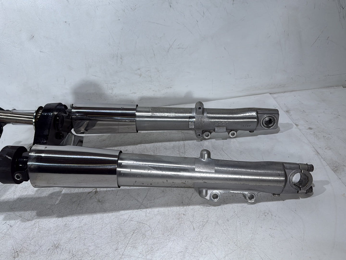 2007 Harley Electra Glide Touring OEM Front Triple Tree LH RH Fork Legs Sliders