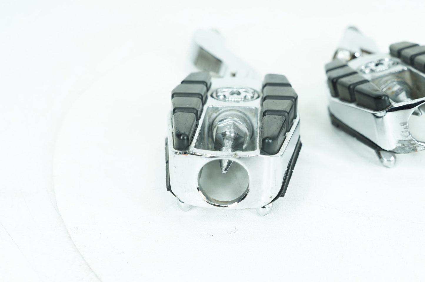 1999 - 2006 Harley-Davidson Dyna Low Rider Left & Right Step Foot Rest Pegs FP-4126-CH