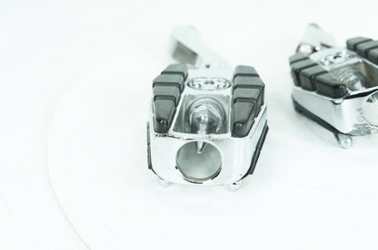 1999 - 2006 Harley-Davidson Dyna Low Rider Left & Right Step Foot Rest Pegs FP-4126-CH