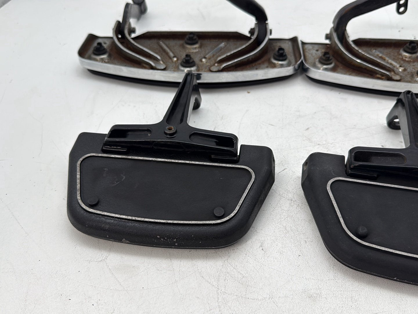 2006 Harley Touring FLHTCI Electra Glide Classic OEM Left Right Driver & Pass Floorboard Foot Rest