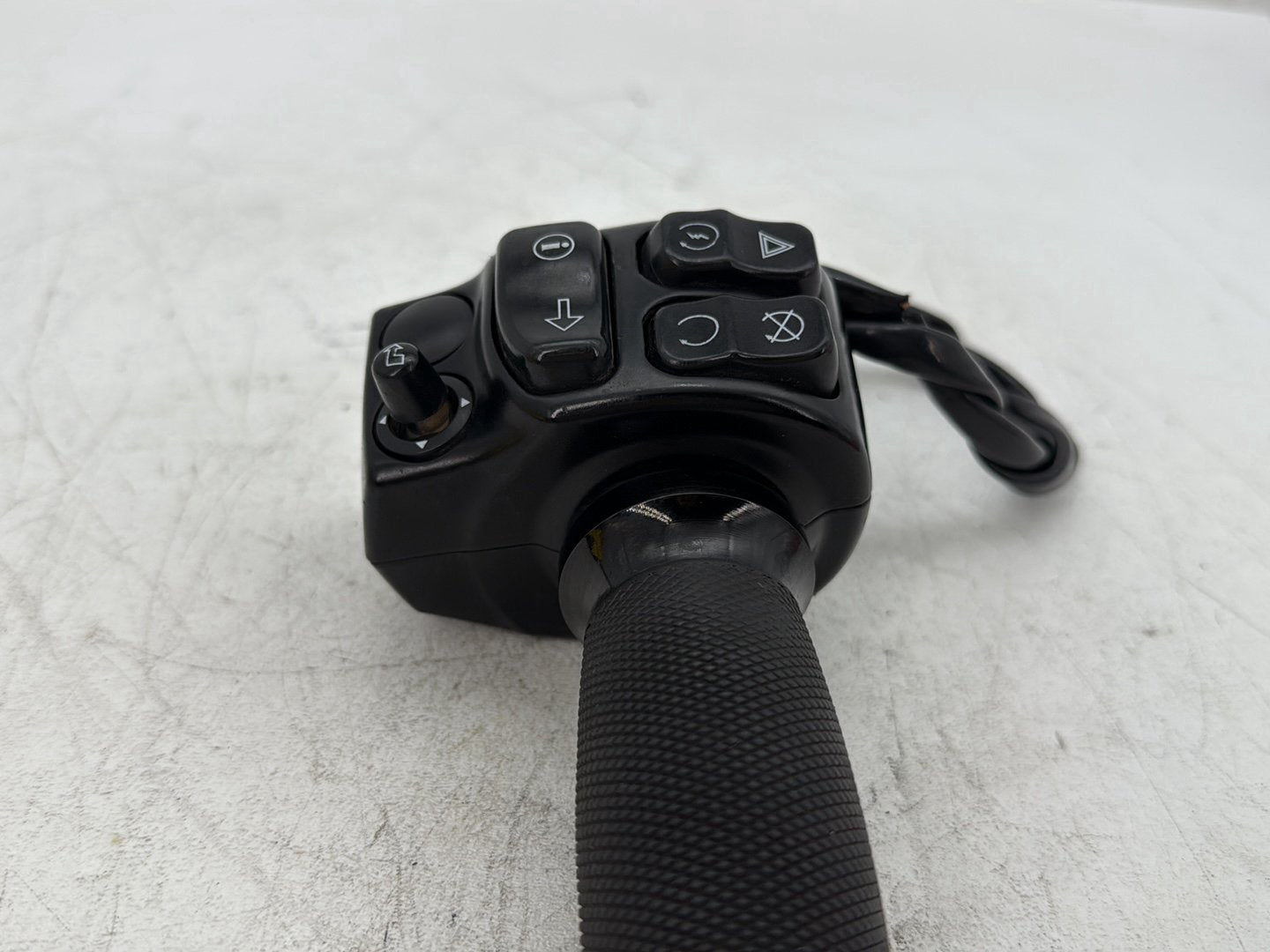 2018 Harley Electra Glide Touring Ultra FLHTCU OEM Right Engine Start Kill Switches Controls