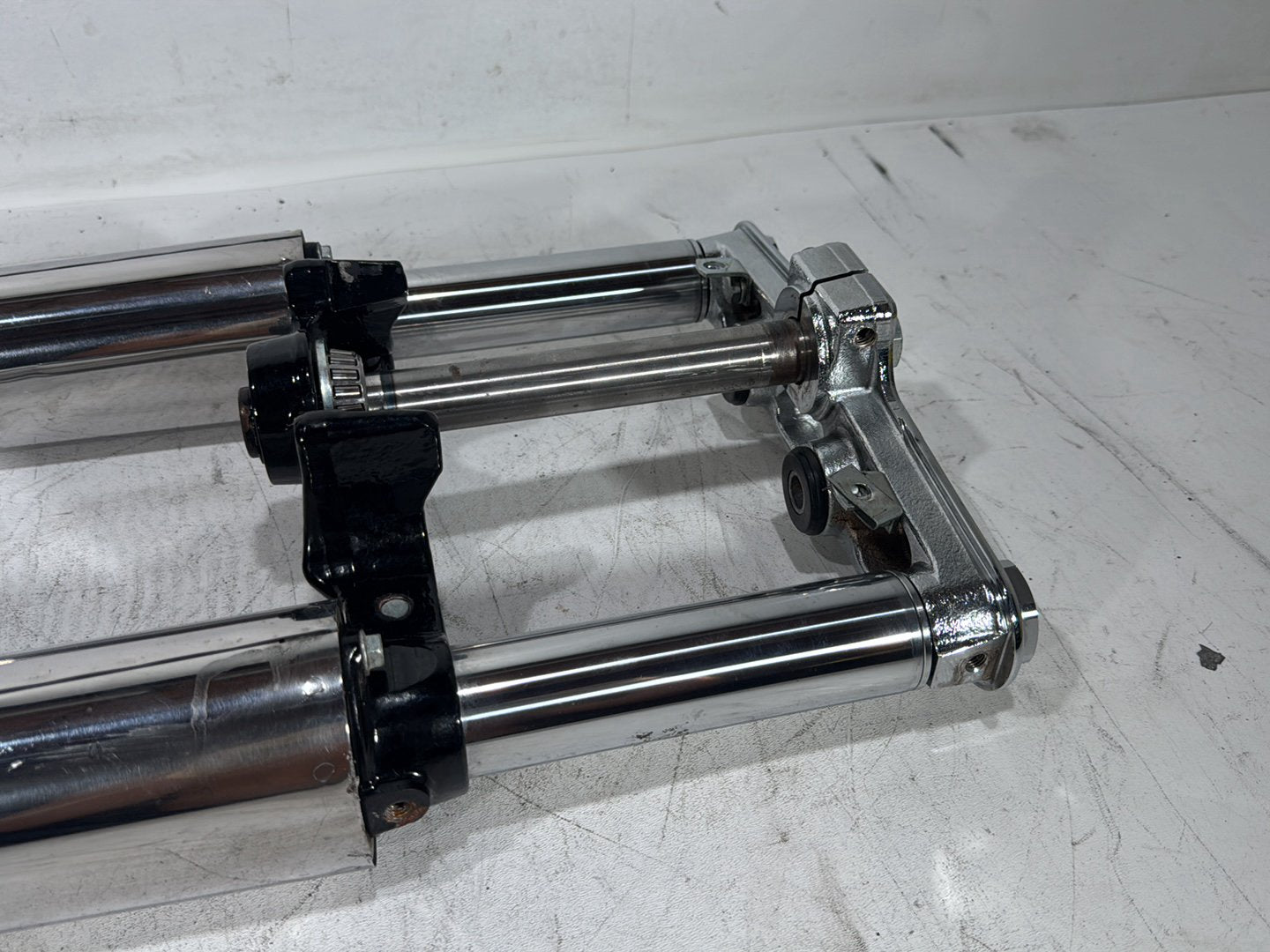 2013 Harley Heritage Softail Classic FLSTC OEM Front Triple Tree Set & LH RH Fork Legs Sliders