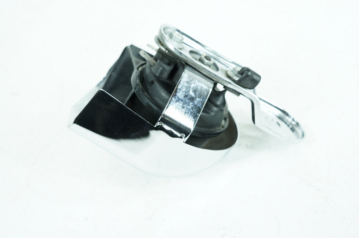 2007 - 2017 Harley-Davidson Dyna Switchback Horn Signal Klaxon Chrome Cover 61300478