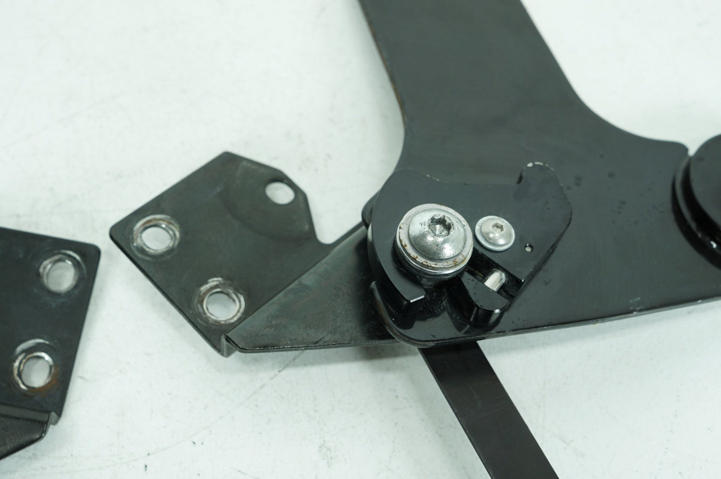 2007 - 2011 Harley-Davidson Touring Street Glide Left & Right Saddlebag Mount Brackets 53758-96C