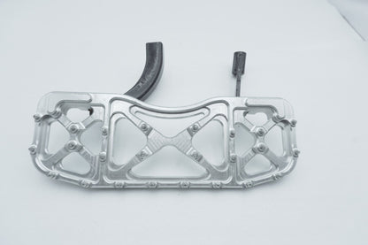 1999 - 2006 Harley-Davidson Touring Electra Glide Right Driver 1 Floorboard Foot Rest Aftermarket MX Style Wide Billet
