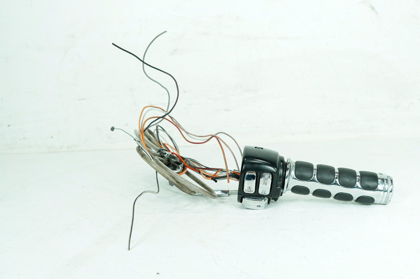 1999 - 2006 Harley-Davidson Dyna Wide Glide Right Engine Start Kill Switches Controls 71684-06A