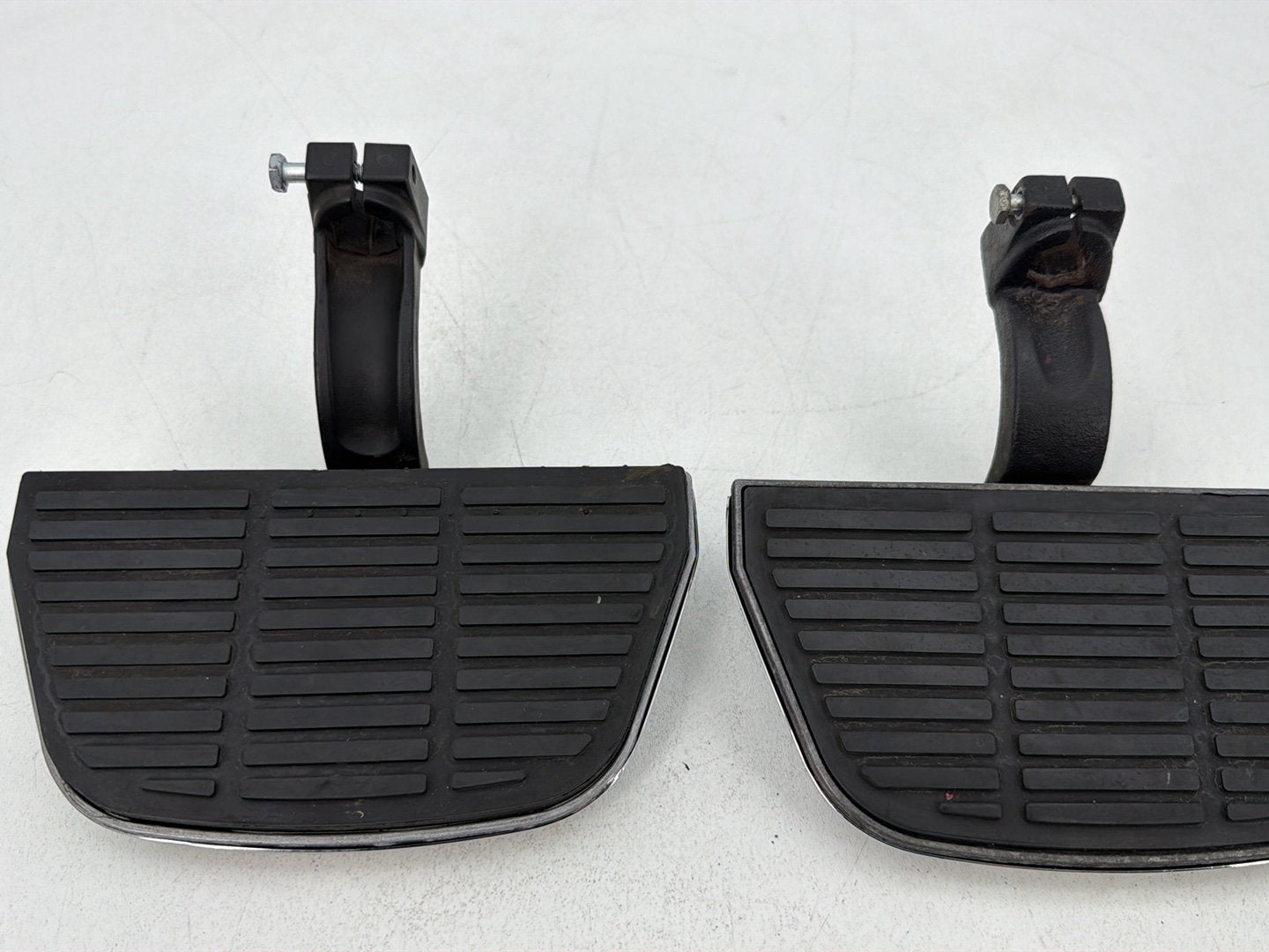 1986 - 1998 Harley-Davidson Softail Heritage Classic Left & Right Passenger Floorboard Foot Rest 50602-89B