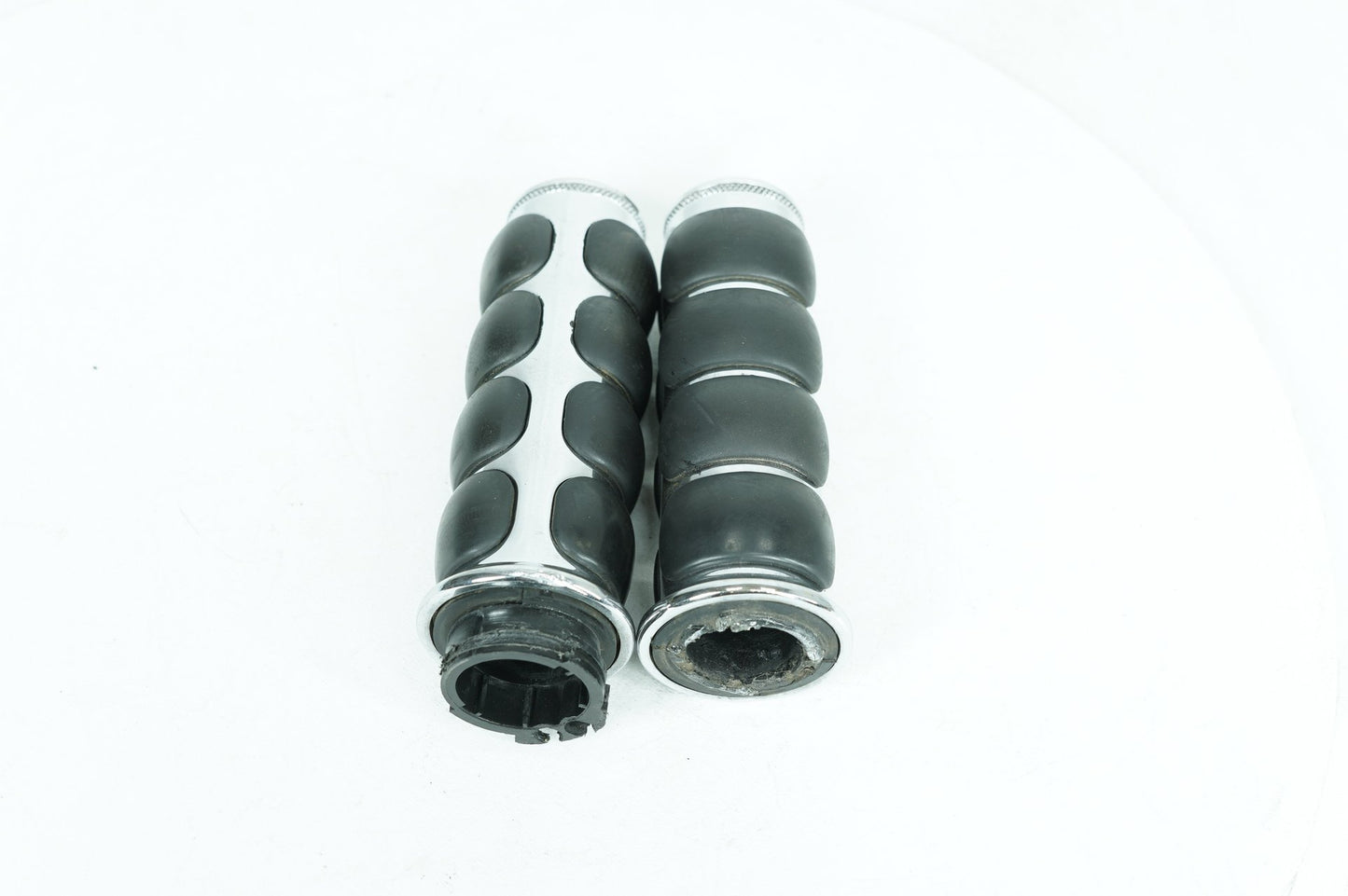 1999 - 2006 Harley-Davidson Softail Fat Boy Front Left Right Handgrip Hand Grips ISO Grips