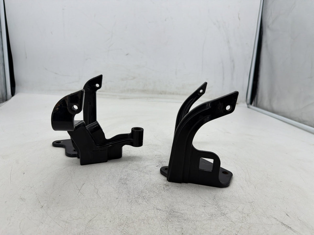 2001 Harley Heritage Softail Classic Left Right Foot Rest Peg Support Bracket