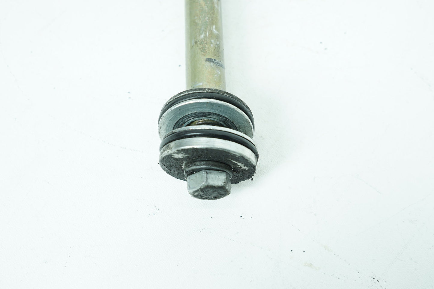 1999 - 2006 Harley-Davidson Dyna Wide Glide Rear Fork Swingarm Pivot Bolt Shaft 47817-00