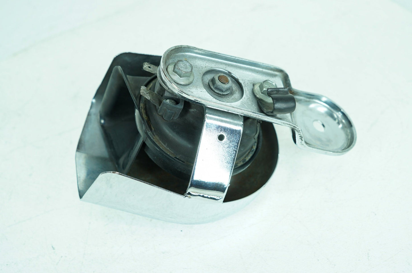2007 - 2017 Harley-Davidson Dyna Low Rider Horn Signal Klaxon Chrome Cover 69012-93A