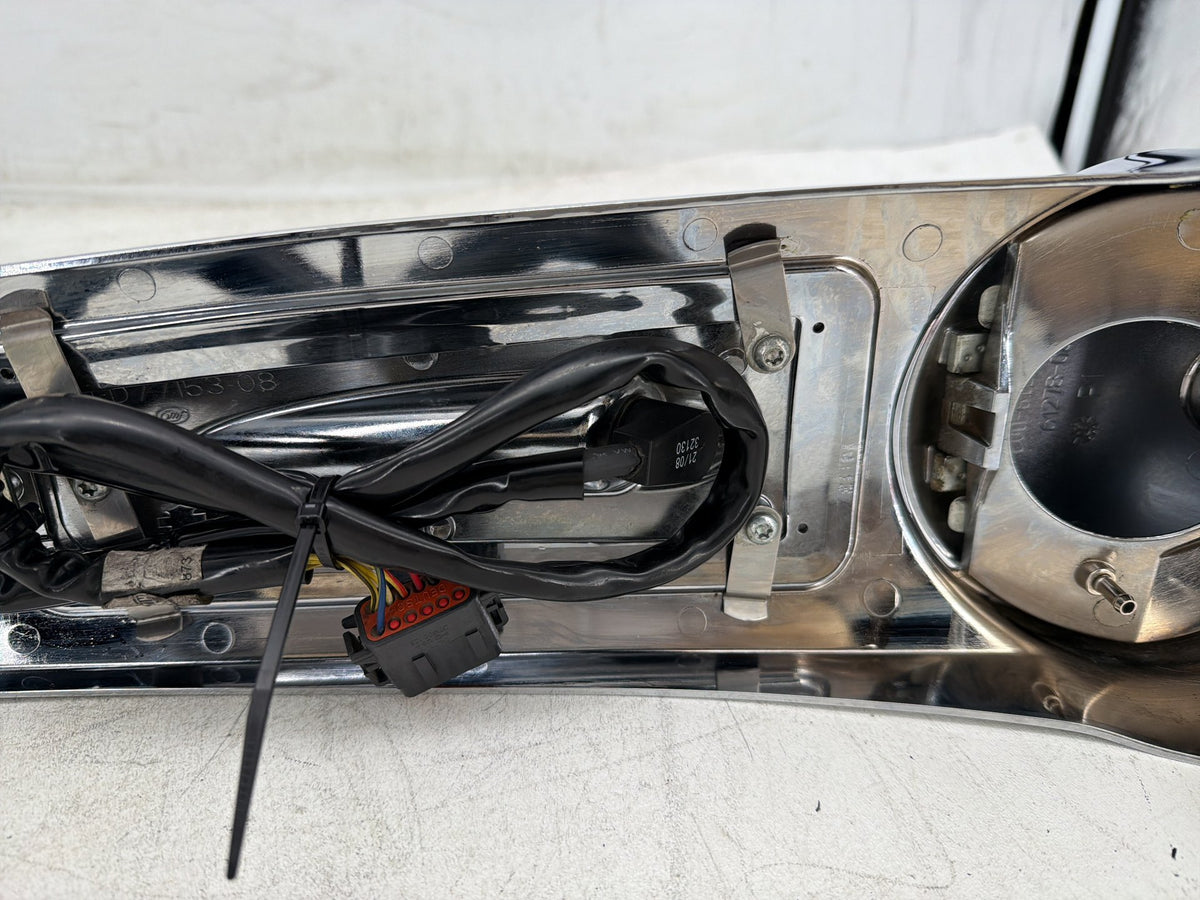 2009 Harley Electra Glide Touring CVO Eagle OEM Fuel Gas Tank Dash Console NOKey