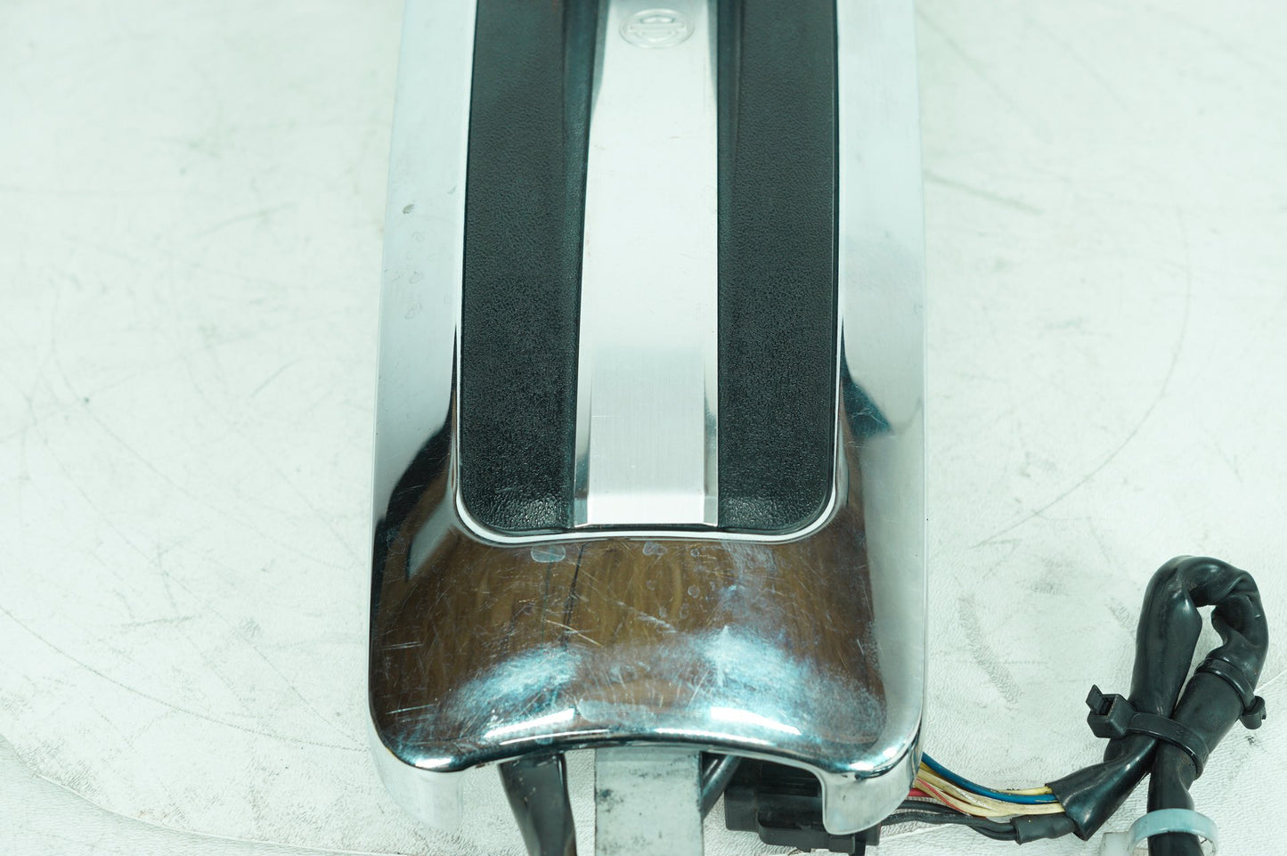 2007 - 2011 Harley-Davidson Touring Electra Glide Ultra Fuel Gas Tank Dash Console NOKey 61270-08