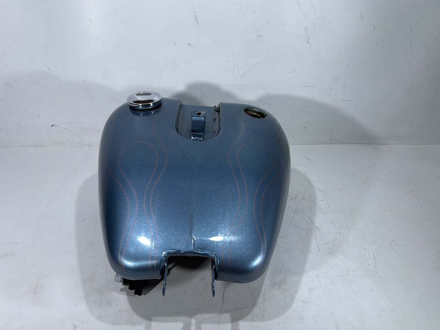 2000 Harley Dyna FXDWG Wide Glide OEM Fuel Gas Tank Gasoline Reservoir