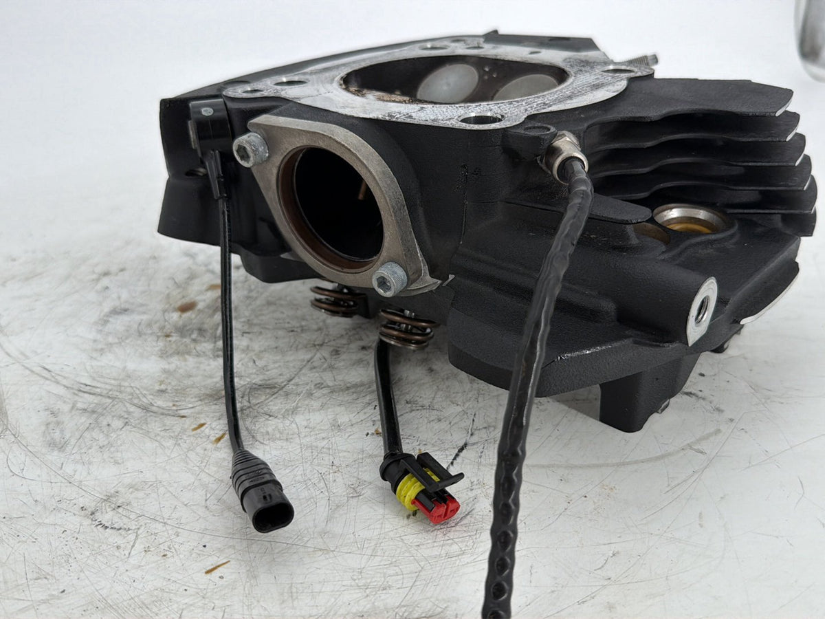 2017 Harley Touring FLHXS Street Glide OEM Rear Twin Cam Engine Cylinder Head
