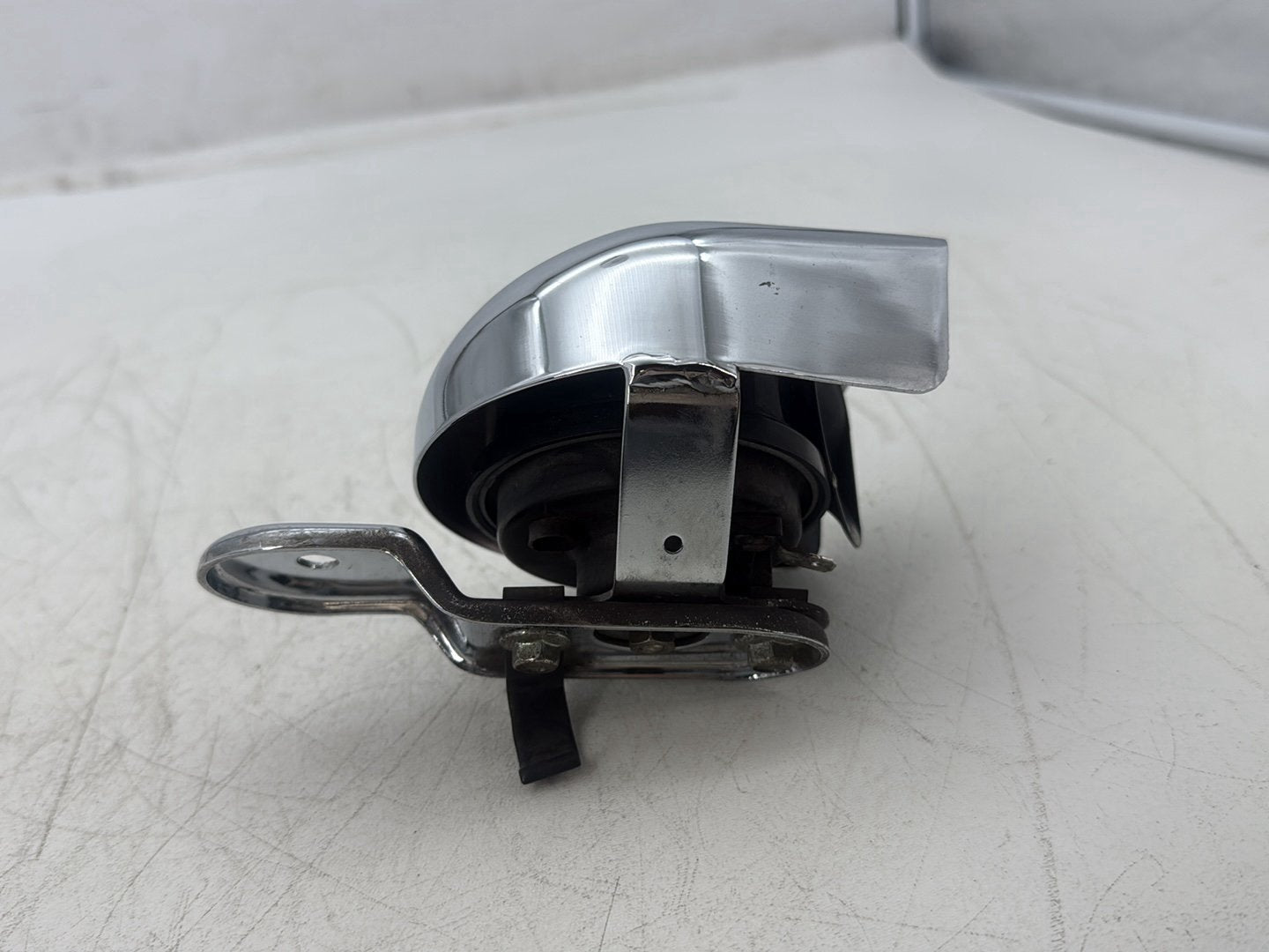 2006 Harley Softail FLSTCI Heritage Classic OEM Horn Signal Klaxon Chrome Cover