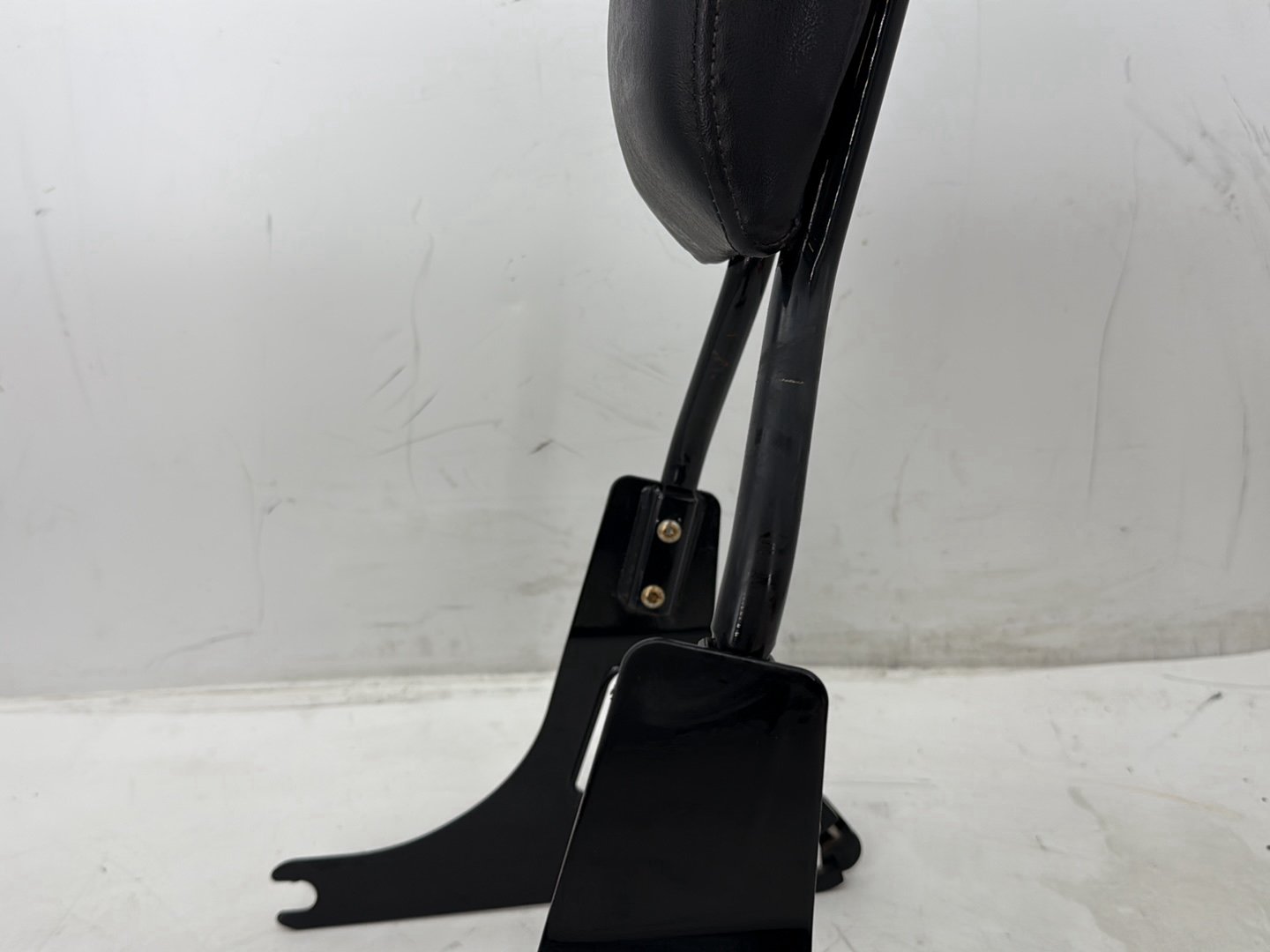2012 Harley Dyna FXDF Fat Bob OEM Rear Sissy Bar w/ Backrest Cushion Pad