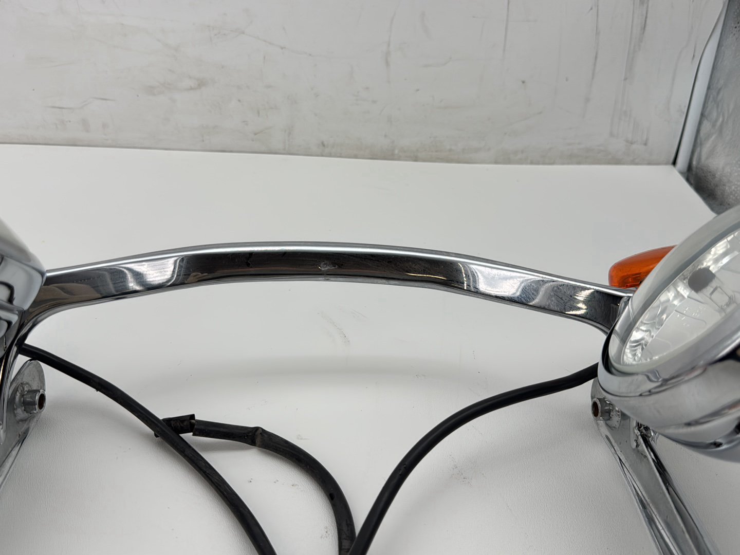 2008 Harley Softail Deluxe FLSTN OEM Front Turn Signal Indicators Aux Light Bar