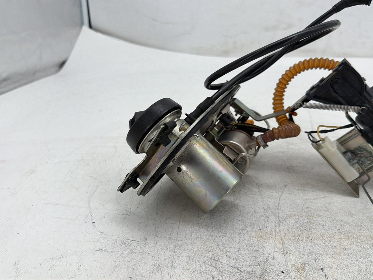 2005 Harley Electra Glide FLHTI OEM Fuel Pump Gas Sending Unit 2005-2006