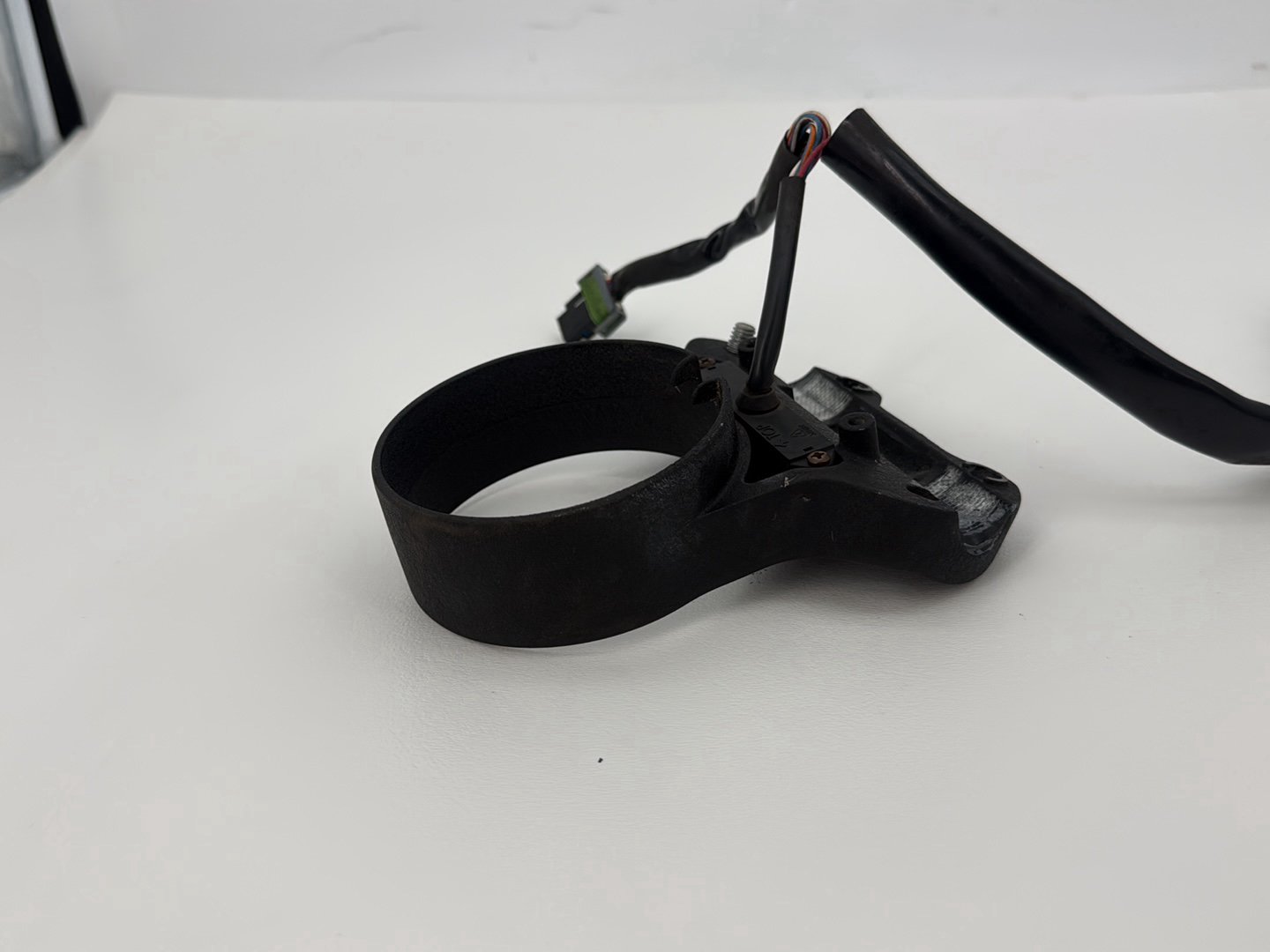 2014 Harley Sportster XL883L 883 SuperLow OEM Speedometer Holder Bracket Mount Bezel