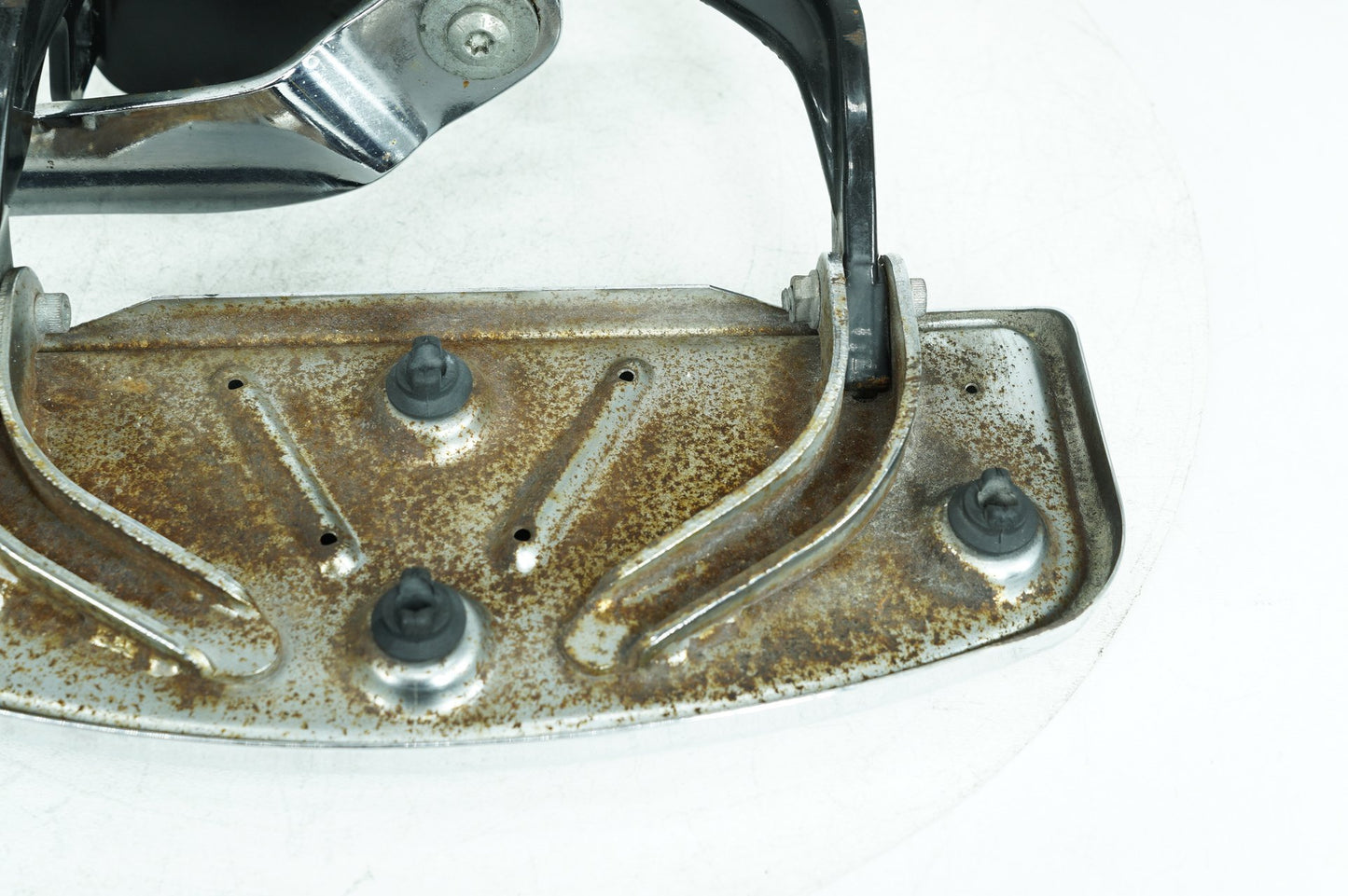 1999 - 2006 Harley-Davidson Softail Fat Boy Right Driver 1 Floorboard Foot Rest 42431-00