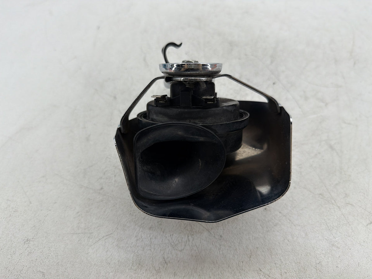 2003 Harley Softail Deuce FXSTDI OEM Horn Signal Klaxon Chrome Cover