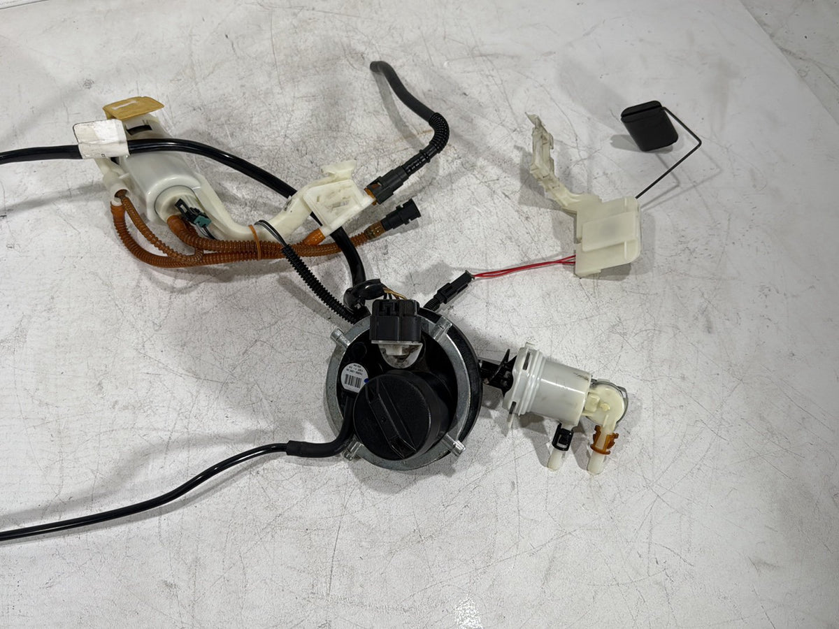 2011 Harley Road Glide Touring FLTRX OEM Fuel Pump Gas Gasoline Petrol Sending