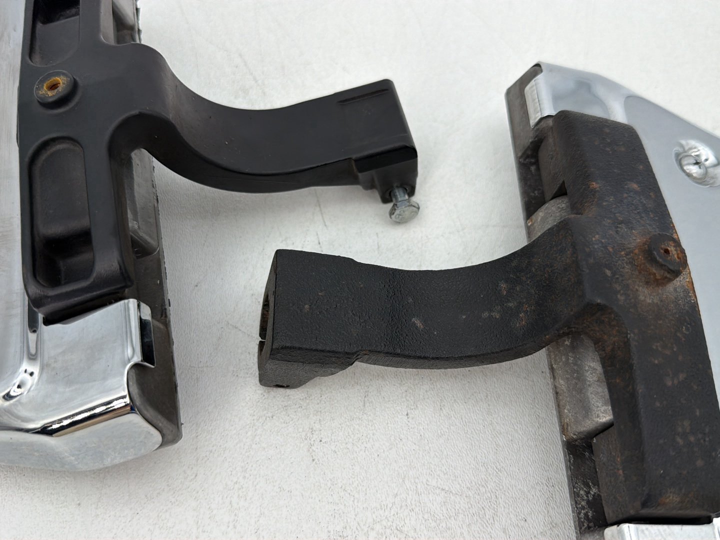 1986 - 1998 Harley-Davidson Softail Heritage Classic Left & Right Passenger Floorboard Foot Rest 50602-89B