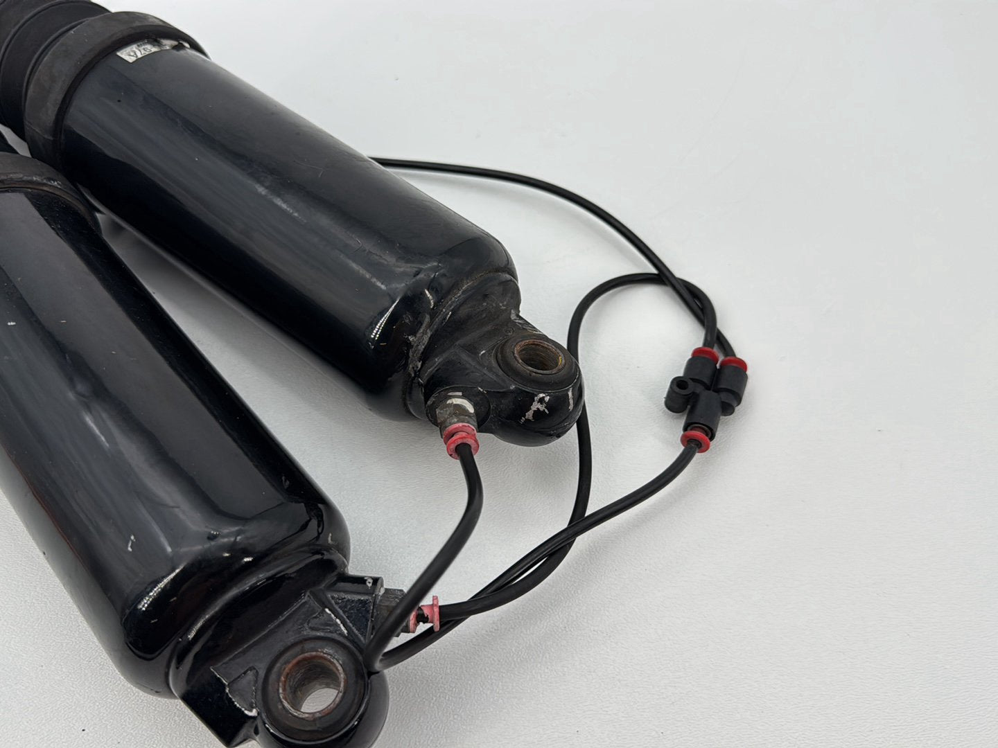 1999 - 2006 Harley-Davidson Touring Electra Glide Classic Rear Left Right Shock Absorbers 54565-97A