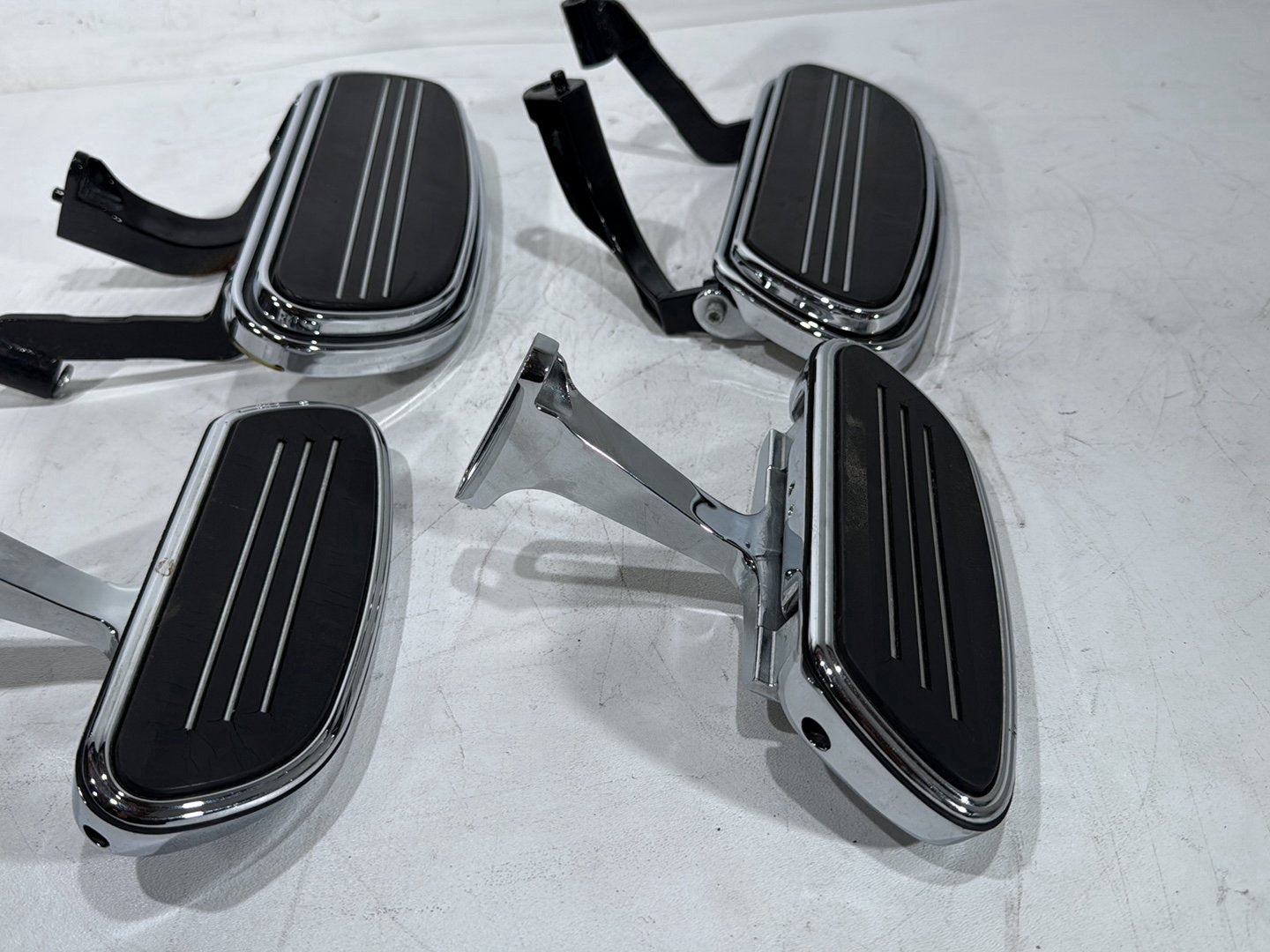 2010 Harley Street Glide Touring FLHX OEM Left Right Driver & Pass Floorboard Foot Rest