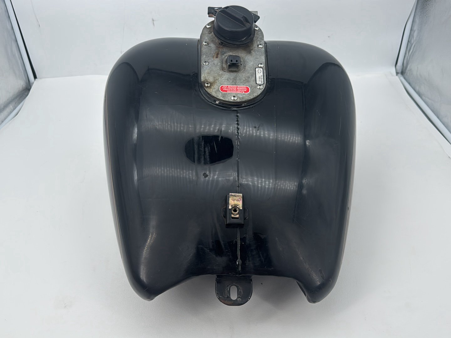 1999 - 2006 Harley-Davidson Touring Electra Glide Classic Fuel Gas Tank Gasoline Reservoir 61356-00